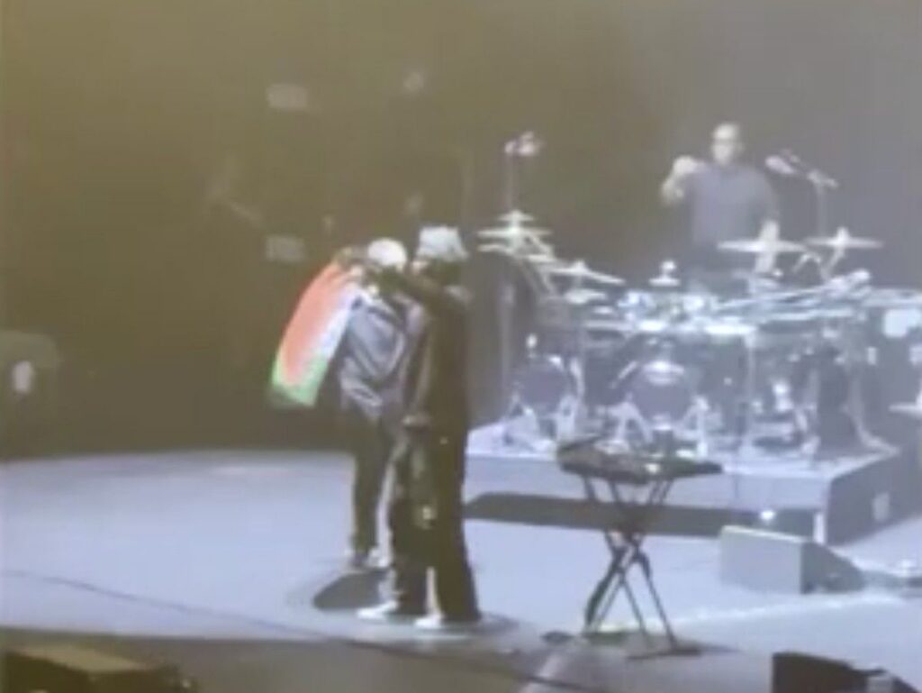 Singapura Melarang Dua Personel Massive Attack Masuk Negara