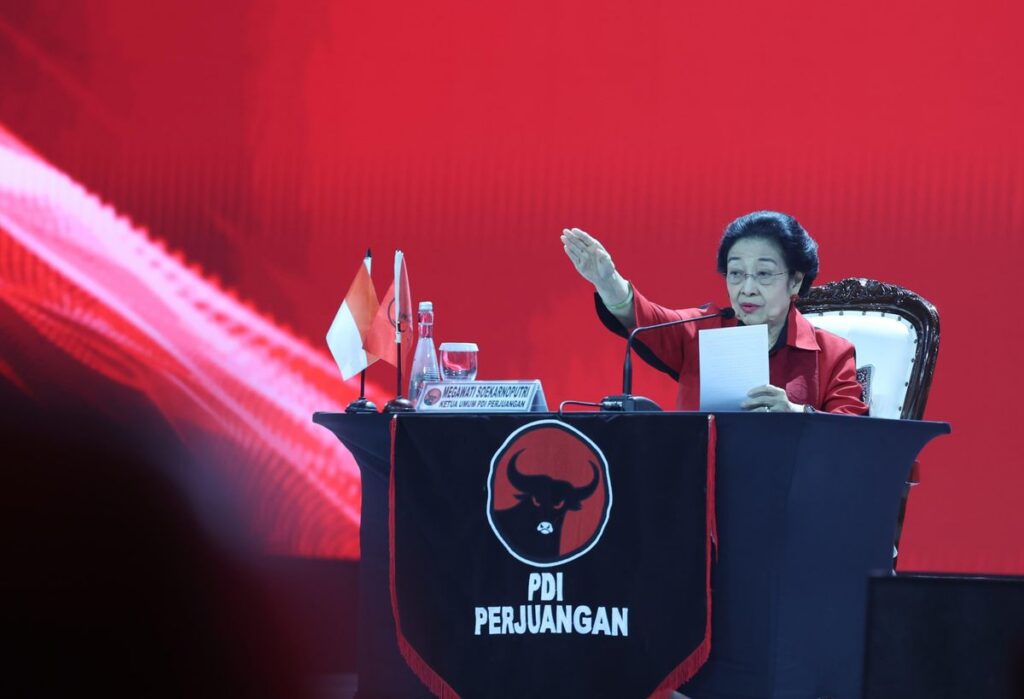 Pratikno Tinjau Karhutla Bromo untuk Tekan Titik Api