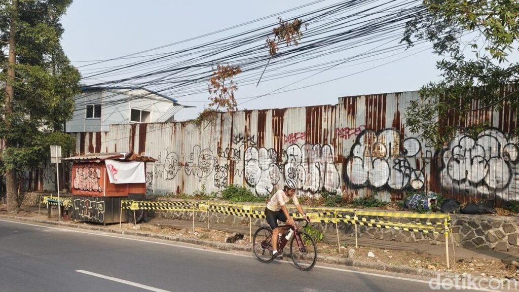 Pemkot Bandung menyegel area penebangan pohon ilegal di Dago
