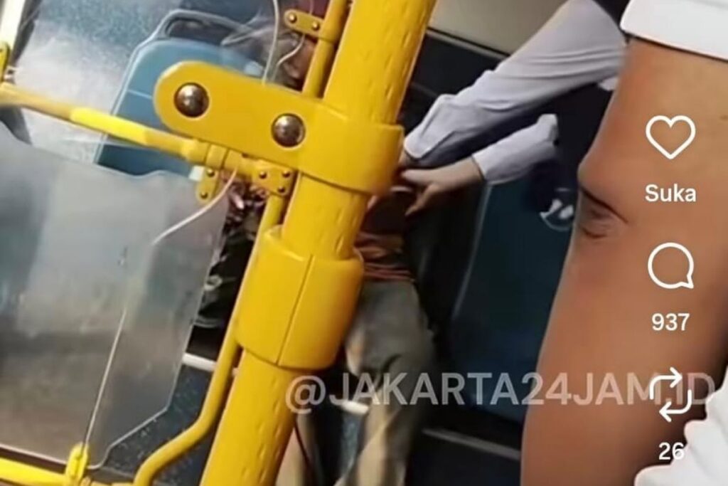 Transjakarta Minta Maaf Usai Turunkan Penumpang Tunawisma di Kampung Melayu
