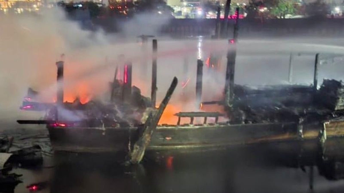 Tiga Kapal Tradisional Terbakar di Dermaga Muara Baru Jakarta Utara
