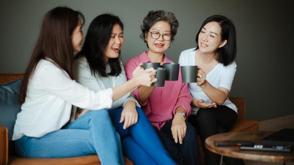 7 Kebiasaan Langka yang Membuat Seseorang Makin Menarik Saat Tua