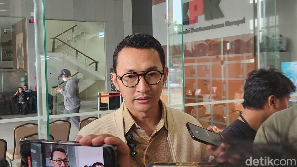 KPK Telusuri Aliran Uang Suap Bupati Kuansing Suhardiman Amby