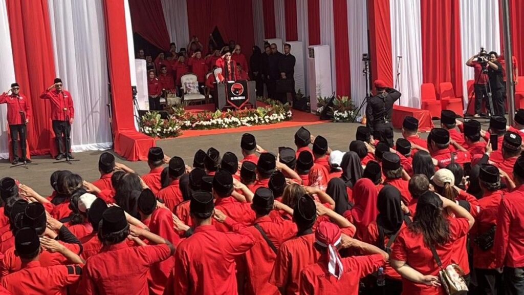 Megawati Soekarnoputri Pimpin Upacara HUT Ke 81 RI di Sekolah Partai