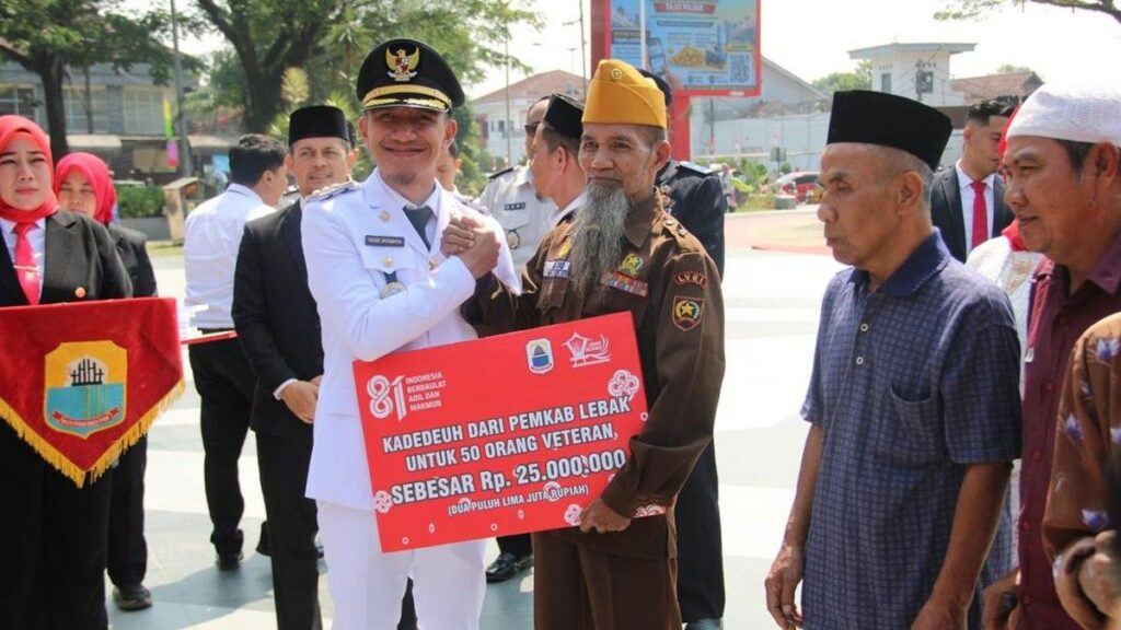 Pemkab Lebak Salurkan Bantuan Perlindungan Sosial untuk Pekerja Rentan