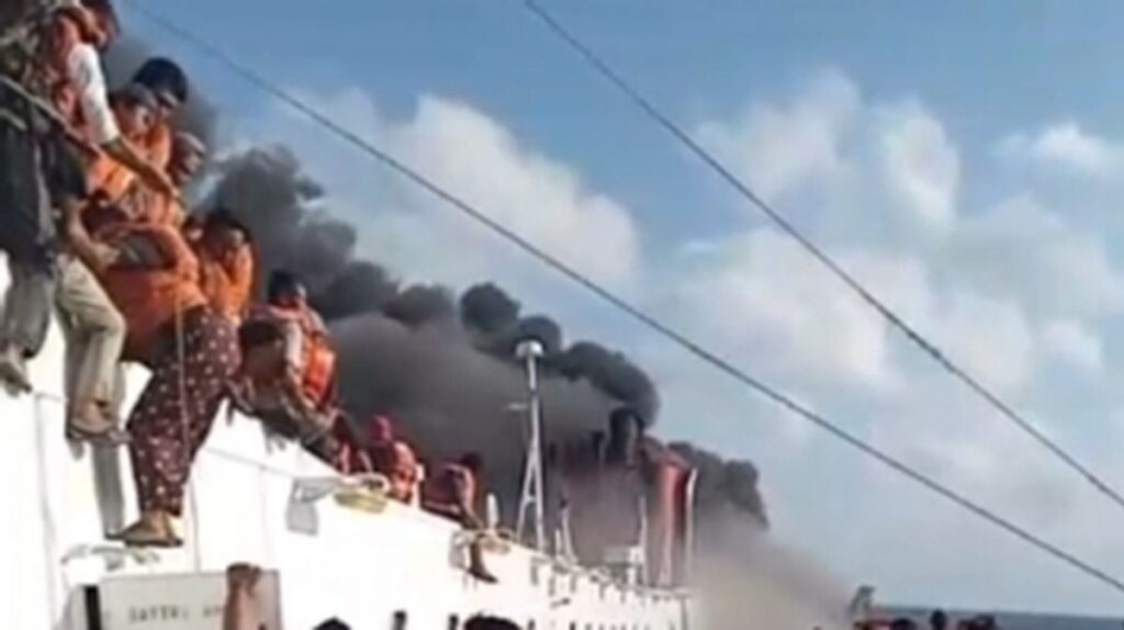 KMP Mutiara Sentosa 2 Terbakar di Perairan Sumenep