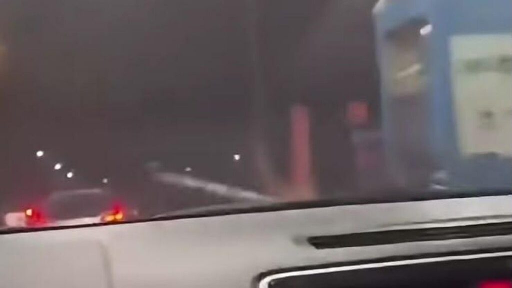 Mobil Xpander Tabrak Palang GT Kalikangkung Saat Kabur Hindari Tarif Tol