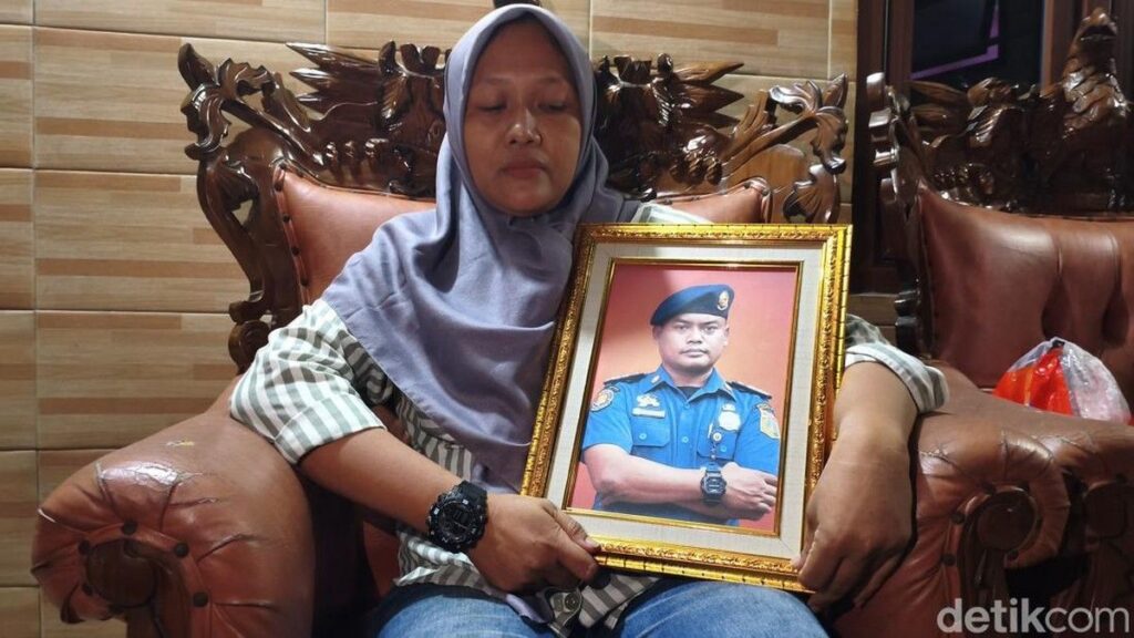 Petugas Damkar Kramat Jati Gugur Saat Padamkan Kebakaran TPS