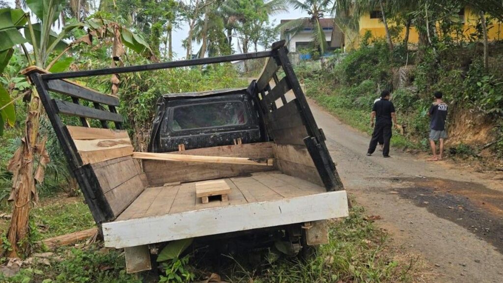 Mobil Pikap Pembawa 20 Siswa Terguling di Pandeglang Satu Tewas