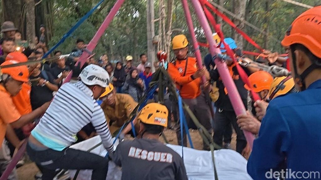 Proses Pemakaman Jenazah Berbobot 300 Kilogram di Sragen Melibatkan 35 Personel