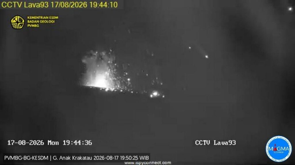Gunung Anak Krakatau Erupsi Dua Kali di Lampung Selatan