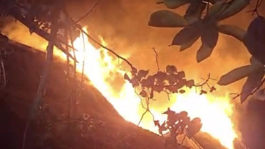 Kebakaran Hanguskan Permukiman Kampung Adat Sade di Lombok Tengah