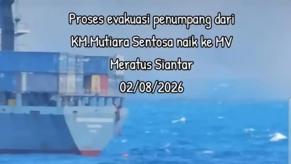 Evakuasi Penumpang Kapal Mutiara Sentosa II di Laut Madura Berlangsung Dramatis