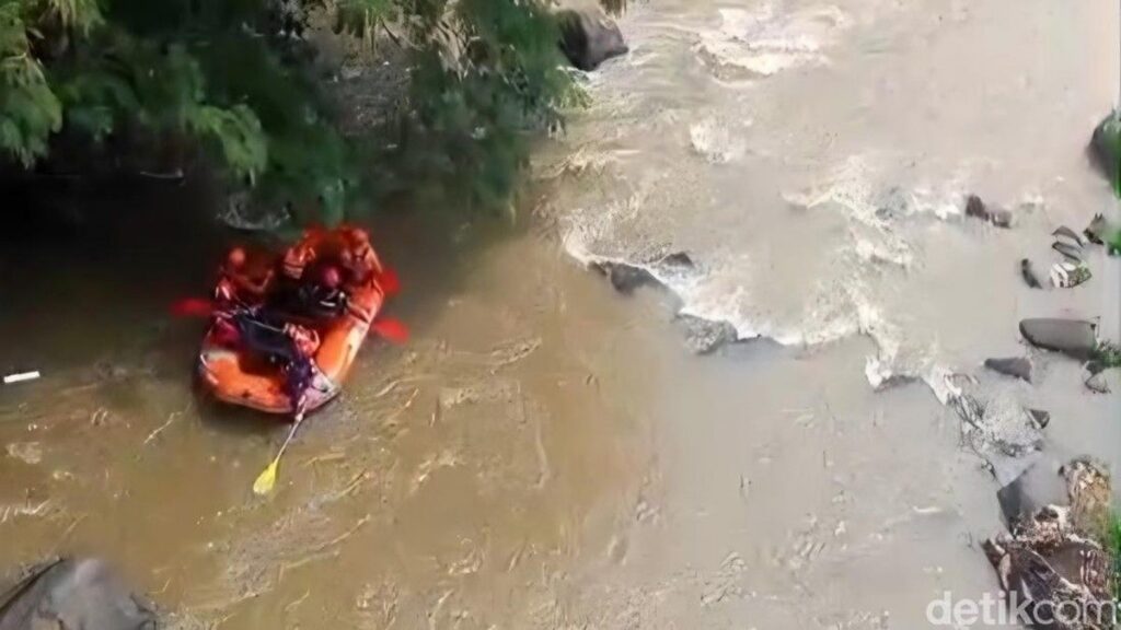 Tim SAR Cari ASN Pemkot Bogor yang Jatuh ke Sungai Cisadane