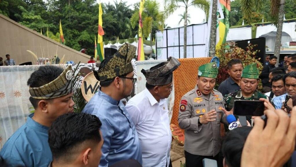 Polda Riau Kendalikan Kebakaran Hutan di Pelalawan