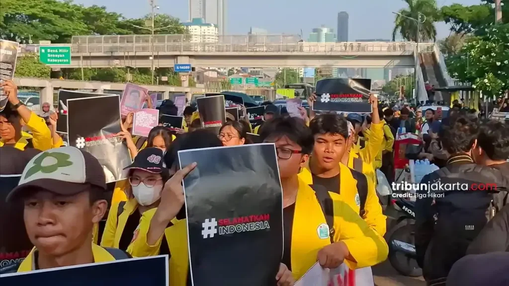 Mahasiswa UGM dan UI Gelar Aksi Demonstrasi Soroti Kinerja Pemerintah