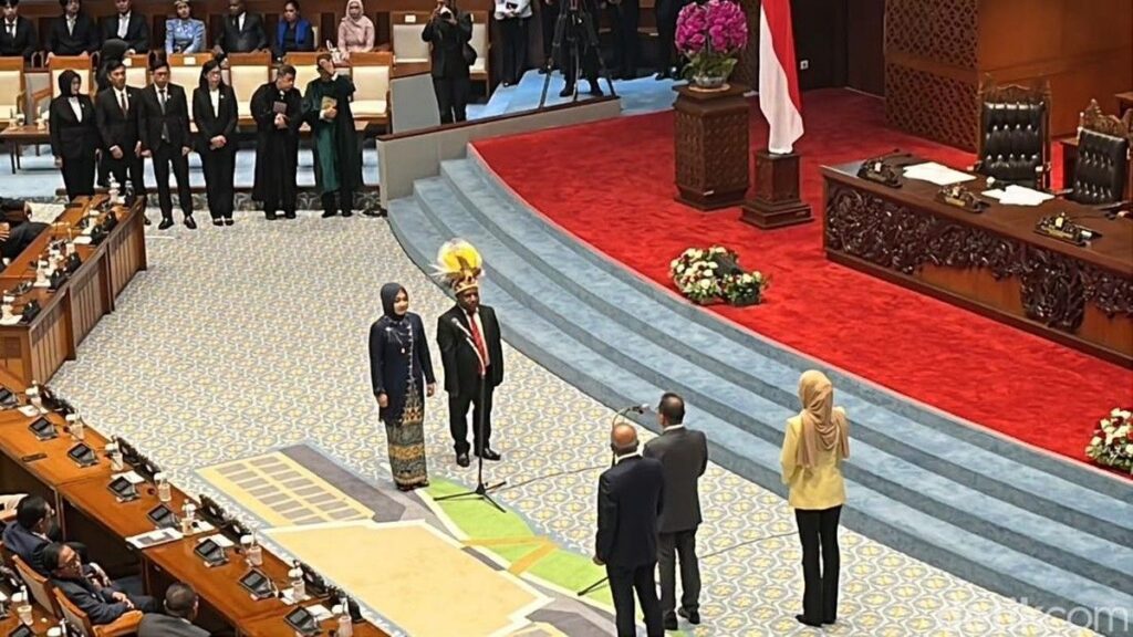 DPR Pelantik Nessy Kalviya dan Mesakh Mirin Jadi Anggota PAW