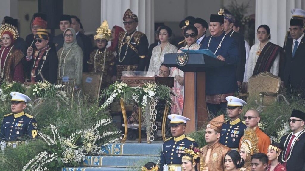 Jajaran Pejabat Mengenakan Baju Adat Pada Upacara HUT Ke-81 RI