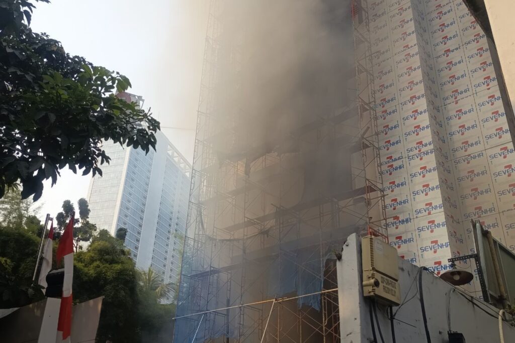 Kebakaran Melanda Proyek Gedung Cikini Jakarta Pusat