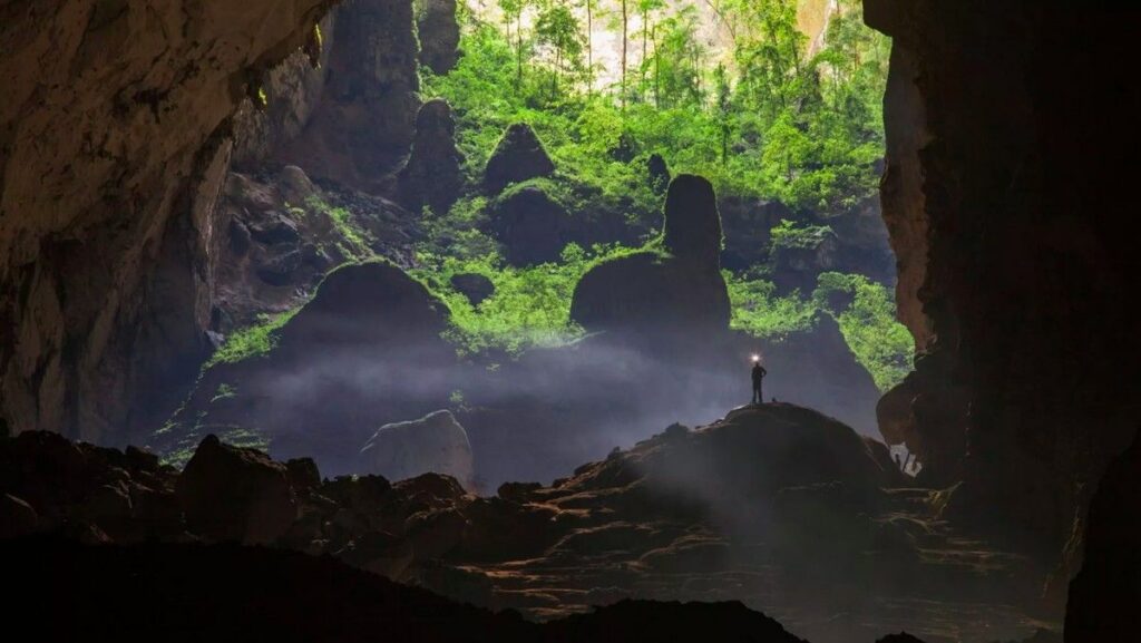 Gua Son Doong Simpan Hutan Hujan dan Cuaca Sendiri di Vietnam
