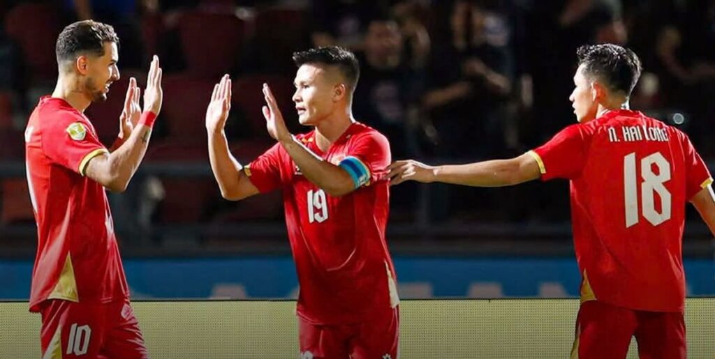 Quang Hải memastikan kemenangan 2-0 atas Thái Lan di Rajamangala
