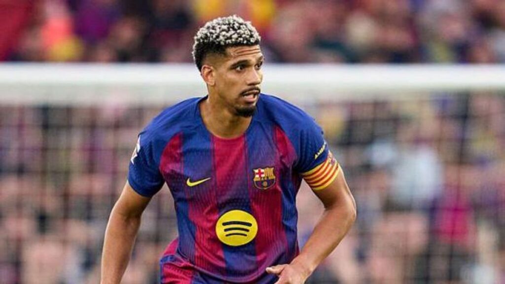 Liverpool Sepakati Pinjaman Ronald Araujo dari Barcelona untuk Musim 2026-27