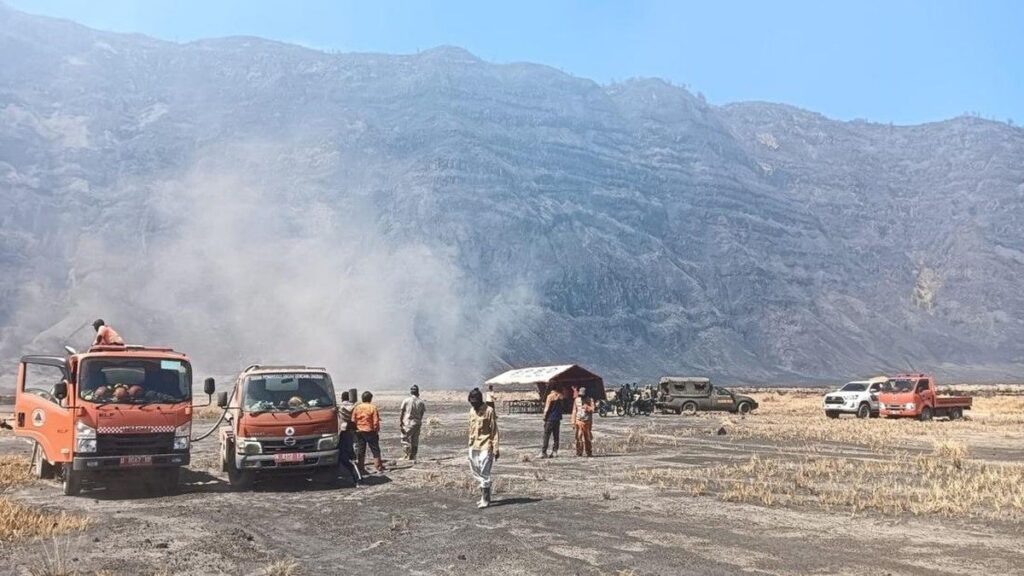 Kebakaran Bromo Belum Padam Wisata Ditutup dan Tiket Bisa Refund