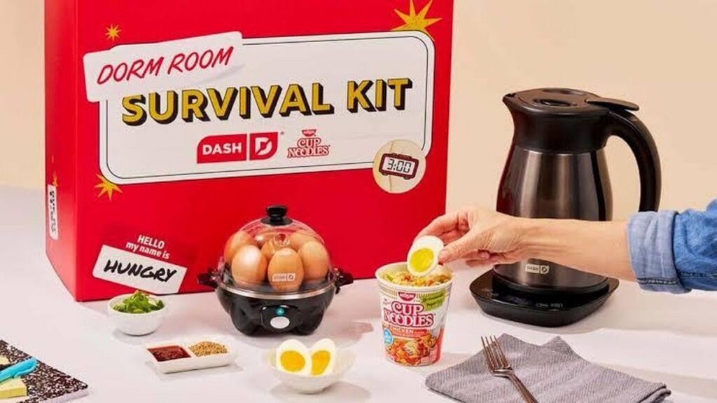 Nissin dan Dash Rilis Paket Mie Instan Dorm Survival Kit