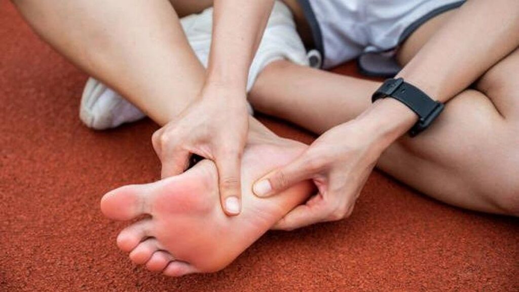 Dokter Olahraga Jelaskan Cara Mengatasi Nyeri Kaki Datar