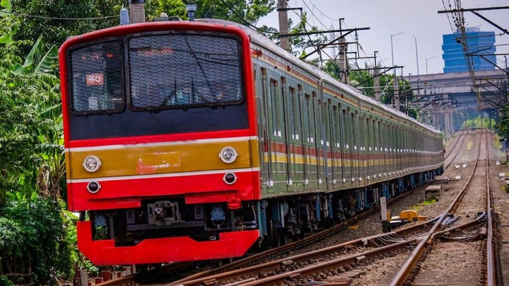 Tawuran Warga di Manggarai Ganggu 14 Perjalanan KRL Commuter Line