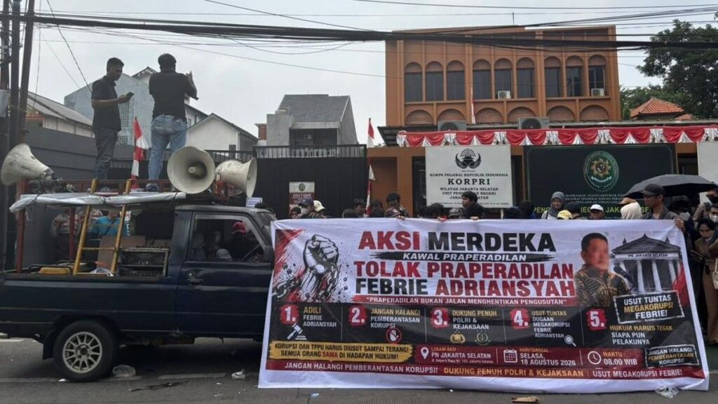 Massa Unjuk Rasa di PN Jaksel Tuntut Penolakan Praperadilan Febrie