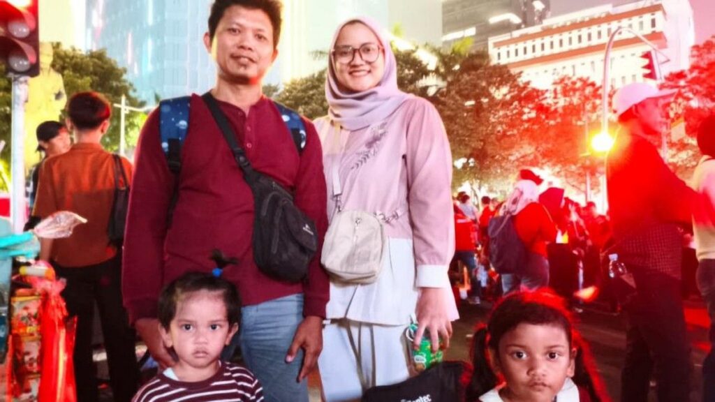 Warga Antusias Saksikan Karnaval Malam Merdeka di Jakarta Pusat