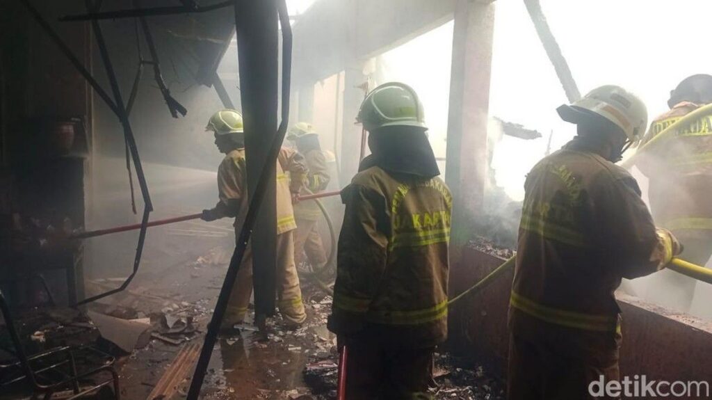 Gudang Buku SDN 04 Srengseng Sawah Terbakar Akibat Korsleting