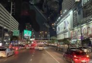 Turis Asing Terekam Buang Air Sembarangan di Depan Toko Phuket