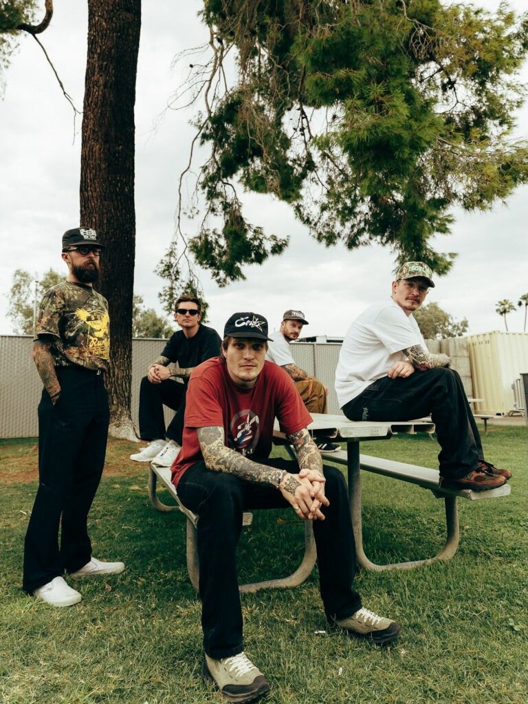 Neck Deep Liburan di Atlantis Ancol Usai Tampil di Jakarta