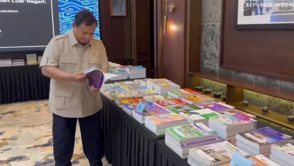 Prabowo Subianto Minta Kualitas Buku Pelajaran Siswa Ditingkatkan