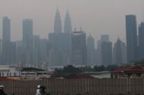 Desa Adat Sade di Lombok Tengah Terbakar Hebat