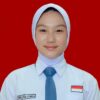 Khalyana Zahira Sandi bertugas sebagai pengibar bendera di Istana