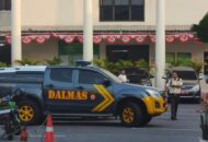 Sopir Alphard Rusak Motor Pengemudi Ojek Menggunakan Batu di Pesanggrahan