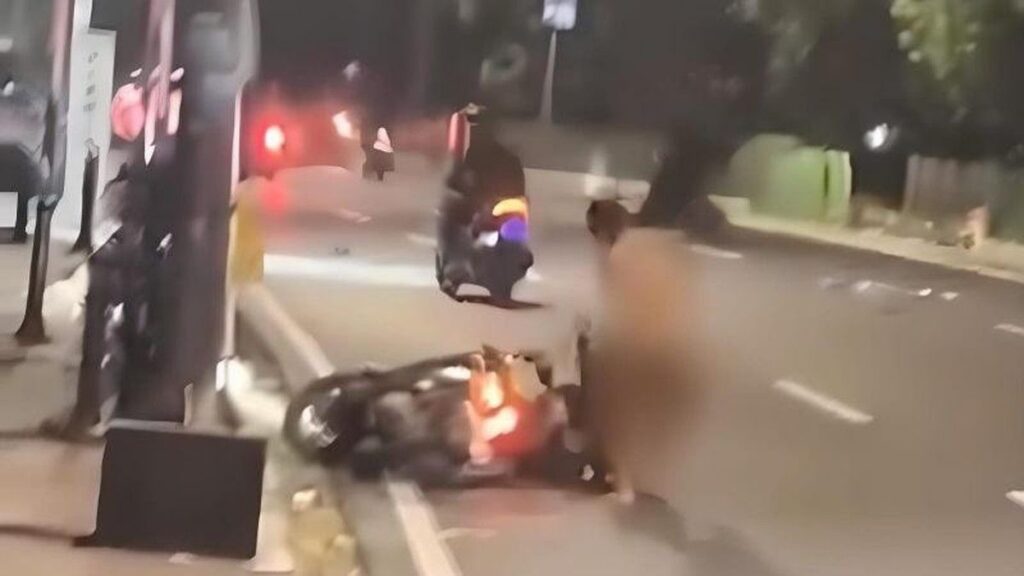 Pria Tanpa Busana Mengamuk dan Pukuli Pengendara di Lenteng Agung