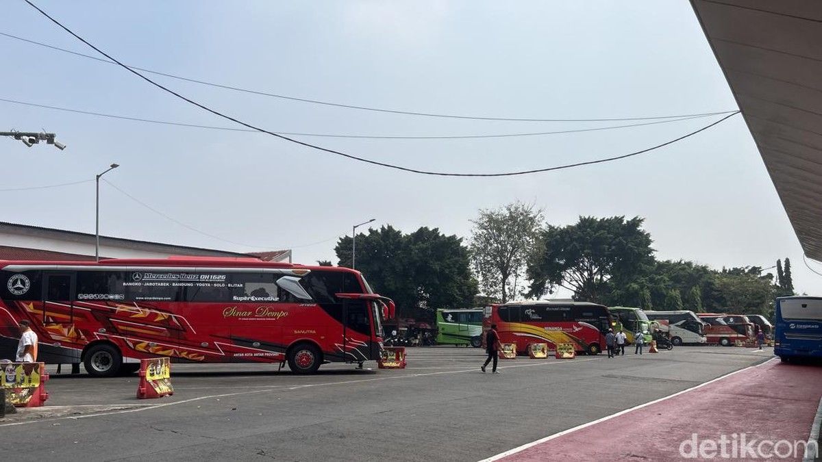 Terminal Kalideres Gelar Lomba Tarik Bus Sambut HUT Ke-81 RI