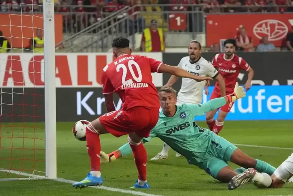 Karlsruher SC Tahan Imbang Kaiserslautern Tanpa Gol di Derby Südwest