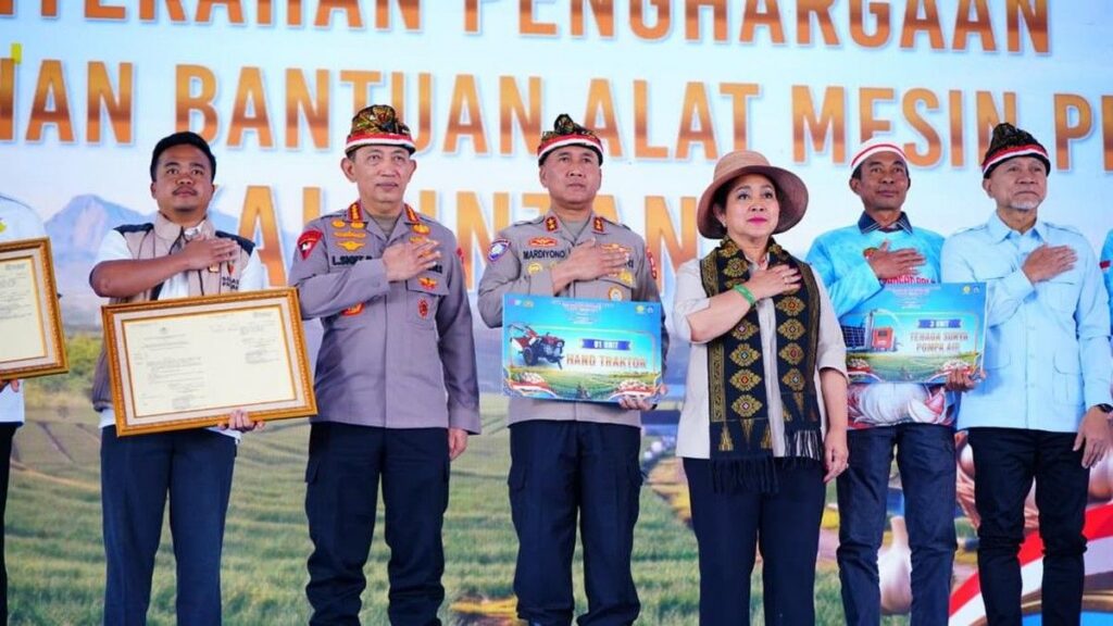 Polri Raih Rekor MURI Penanaman Bawang Putih Serentak di NTB