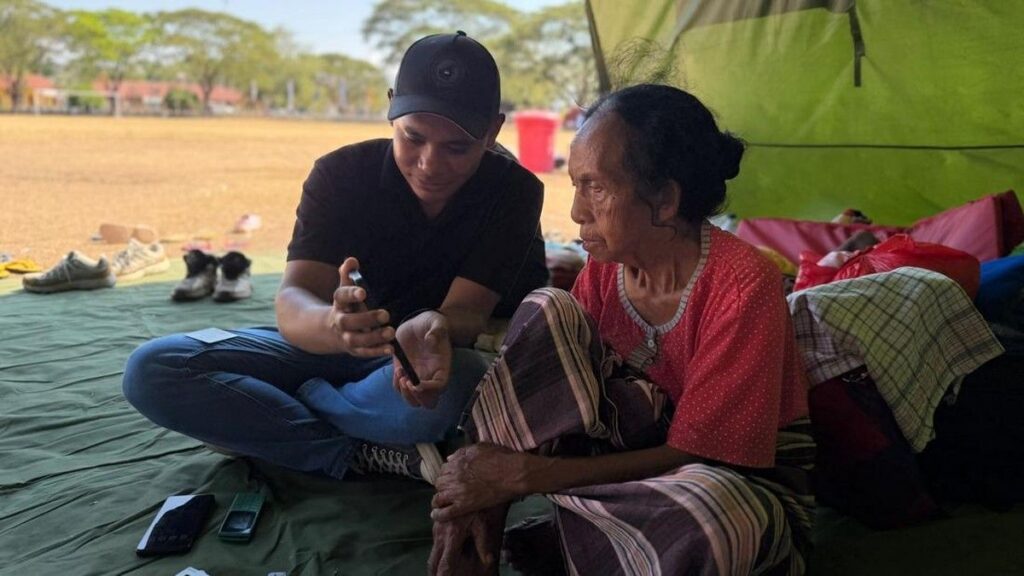 Telkomsel Salurkan Bantuan dan Pulihkan Jaringan Gempa Flores