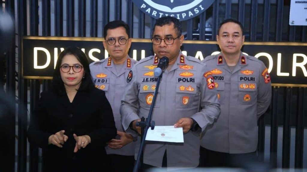 Polri memberi penghargaan pin emas dan KPLB di Banda Aceh