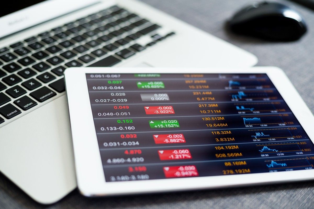IHSG Melemah ke 6.365 Saat Saham CMRY dan IFSH Cetak Laba