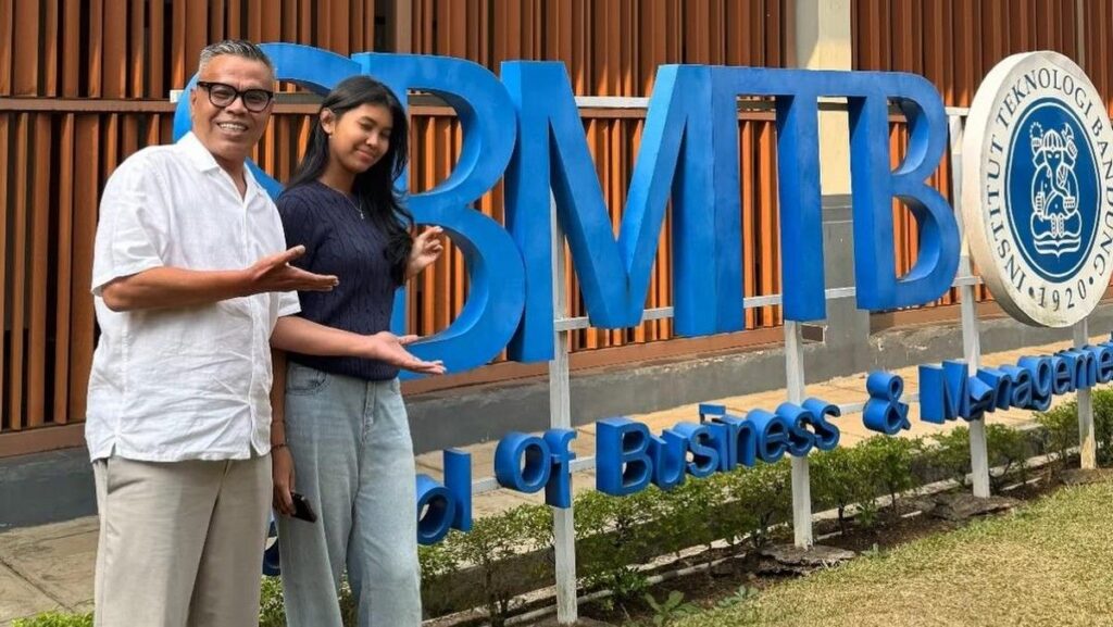 Abdel Achrian Bangga Putrinya Diterima di ITB 2026