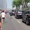 Konvoi Mobil Berpelat ZZ Menerobos Kawasan Car Free Day Jakarta