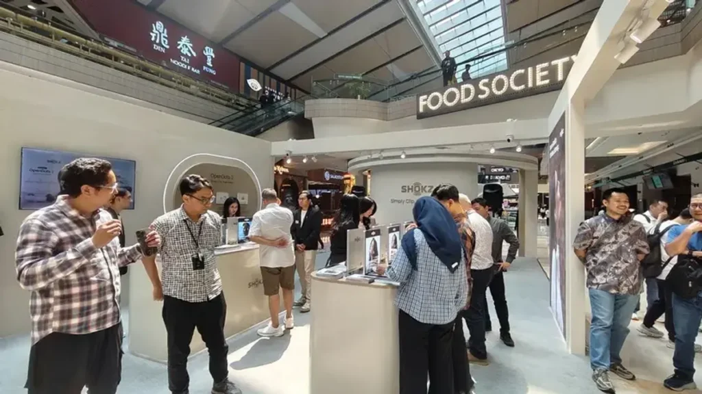 Jajaran Produk Shokz di Pop Up Store Kota Kasablanka