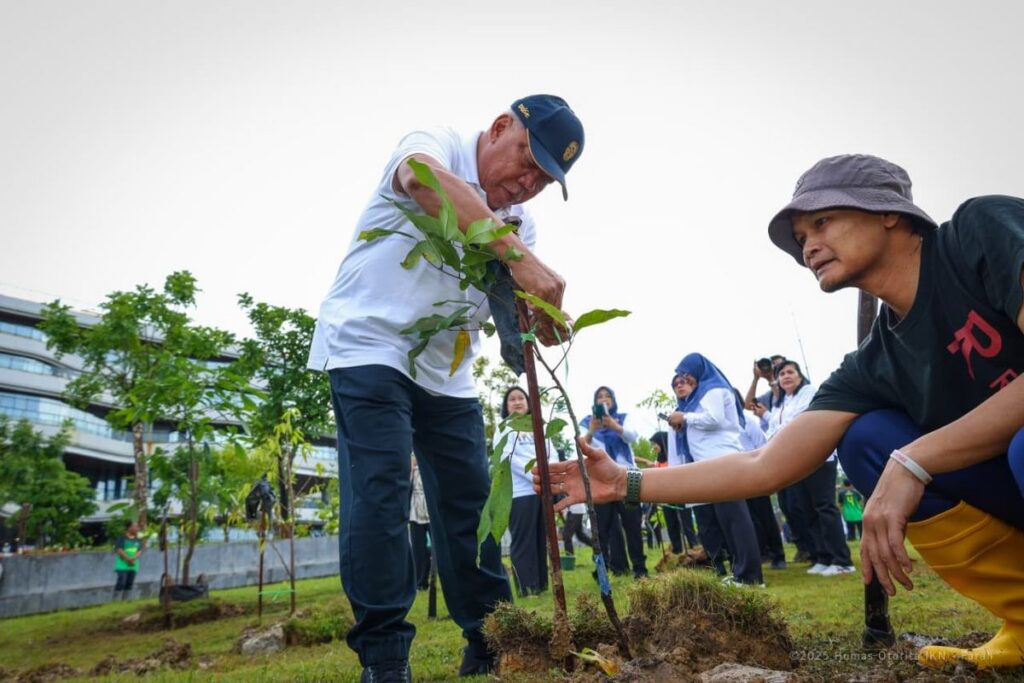Polrestabes Bandung Selidiki Dugaan Penebangan Pohon Tanpa Izin di Jalan LLRE Martadinata